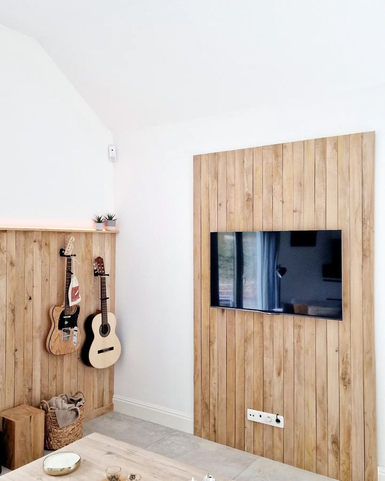 Interieur met houten wand